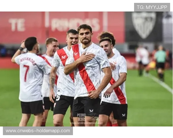 塞维利亚对阵赫罗纳半场0-0，防守大战陷入僵局