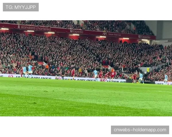 哈兰德头球破门，曼城在半场结束前1-1扳平拜仁